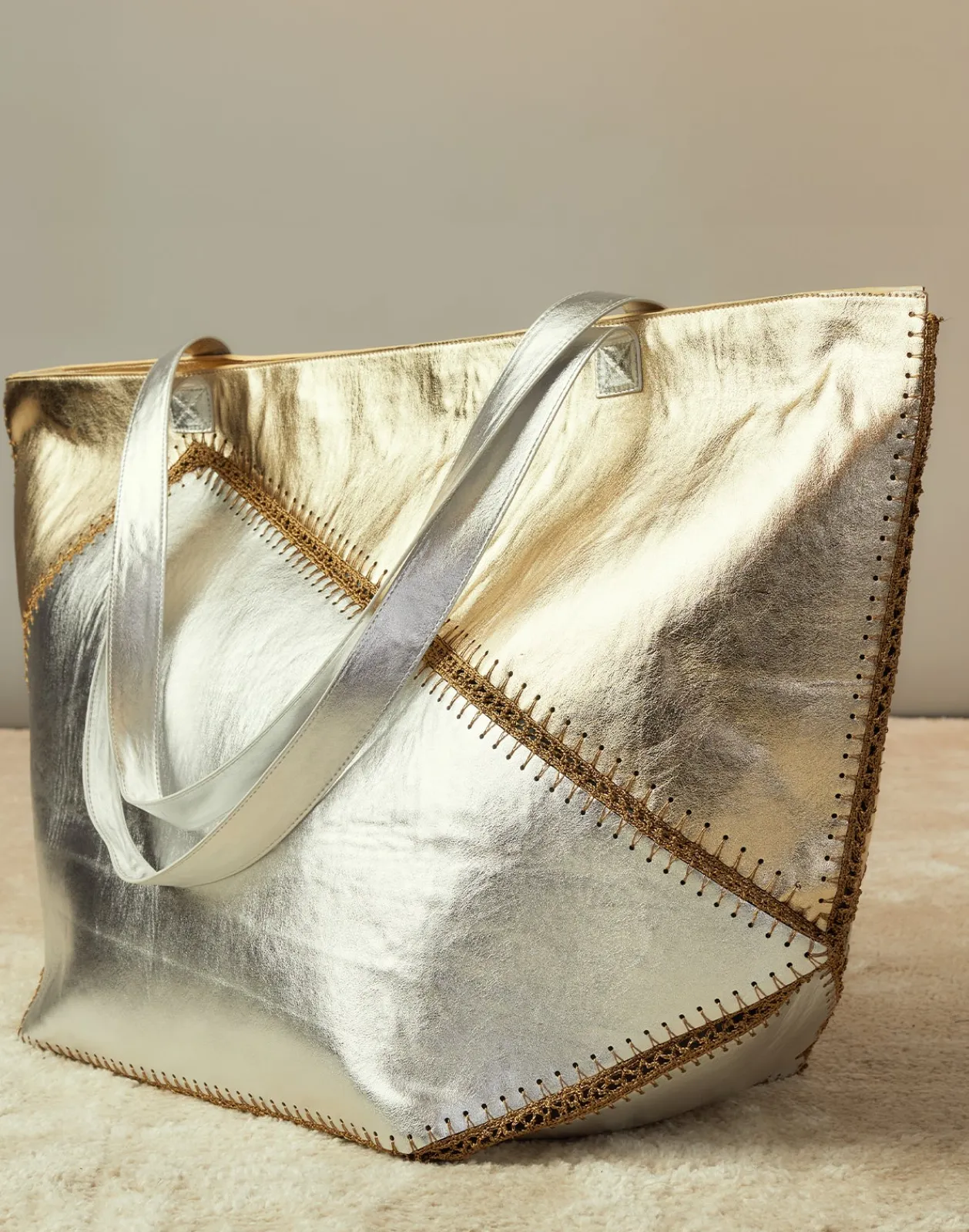 Outlet Cynthia Rowley Mixed Metallic Vegan Leather Oversized Tote GLDSV