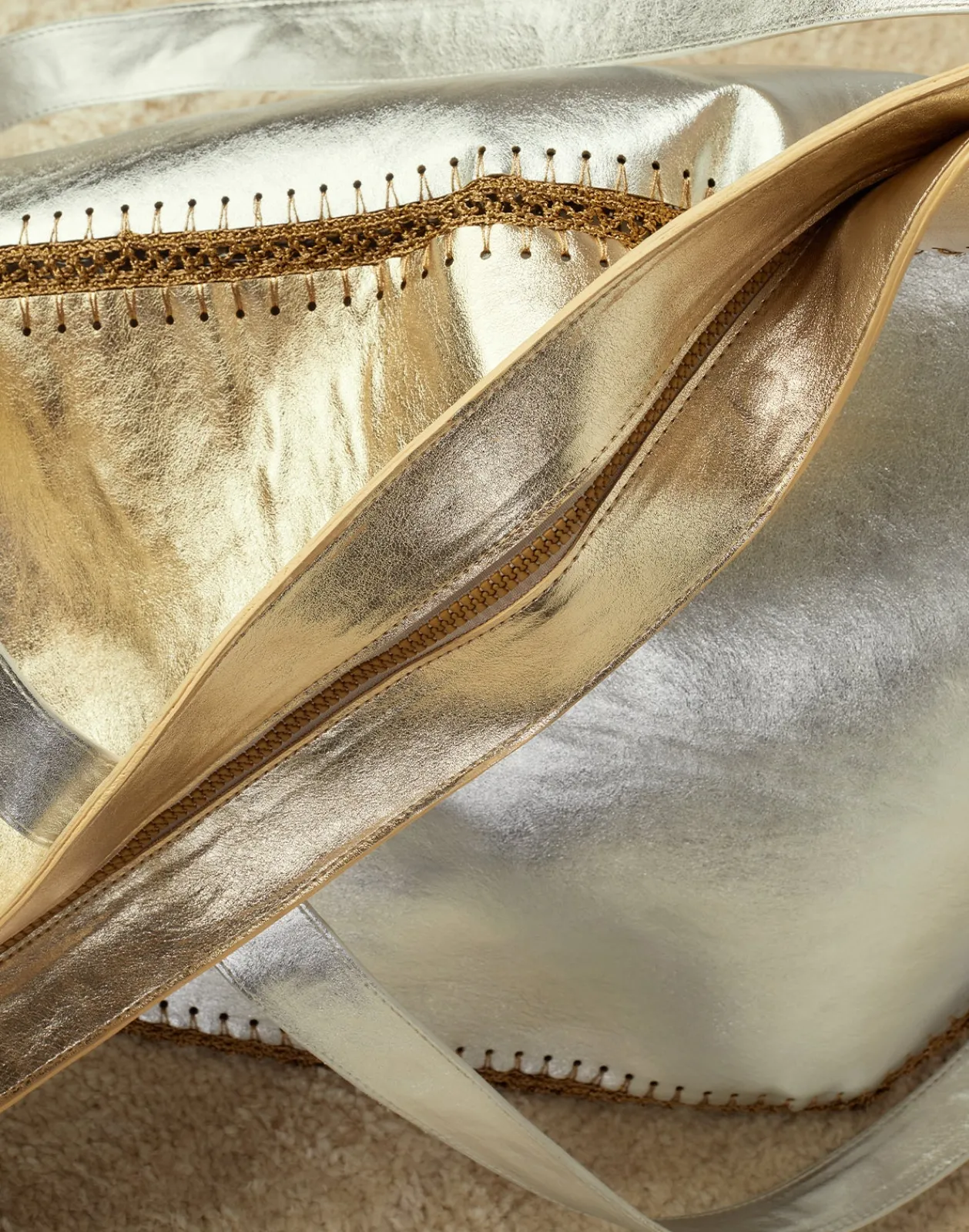 Outlet Cynthia Rowley Mixed Metallic Vegan Leather Oversized Tote GLDSV